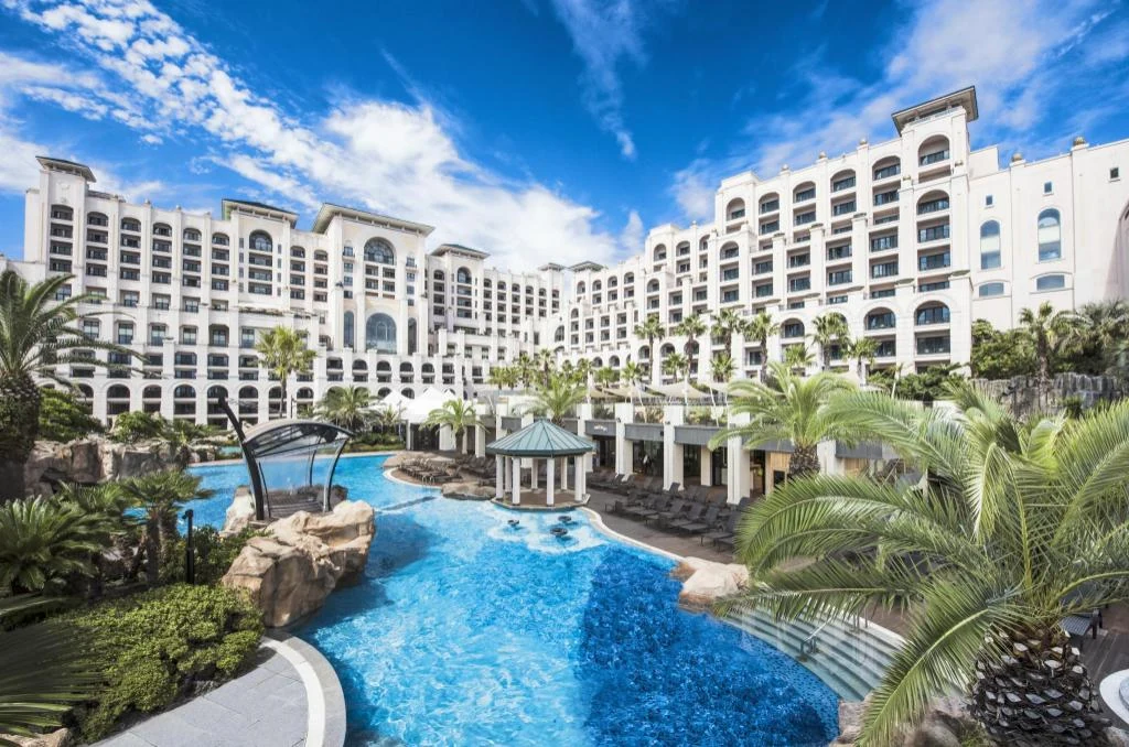 LOTTE HOTEL JEJU He:on 戶外泳池實景
