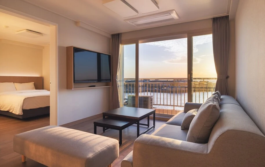 Kensington Resort Jeju Hanlim 指定物業頁 Ocean View Suite 客廳實景