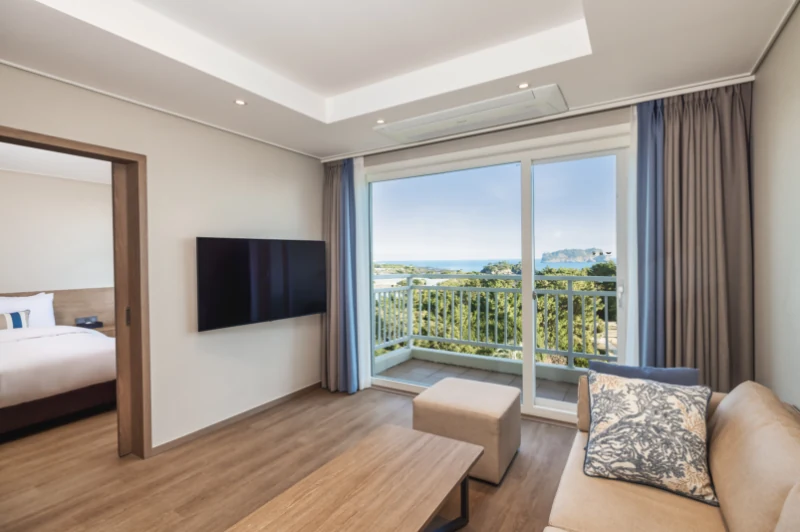 Kensington Resort Seogwipo 指定物業頁 海景客廳實景