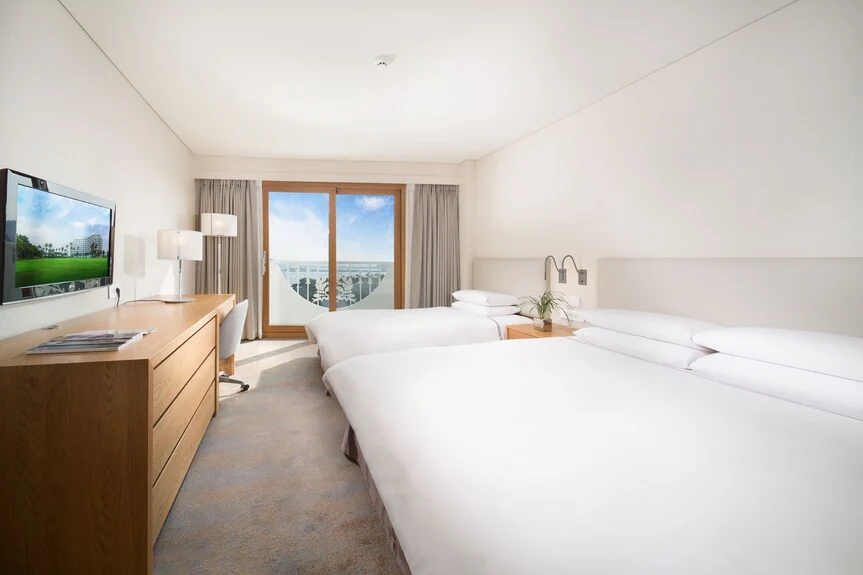 西歸浦 KAL Hotel 真實雙床客房與陽台