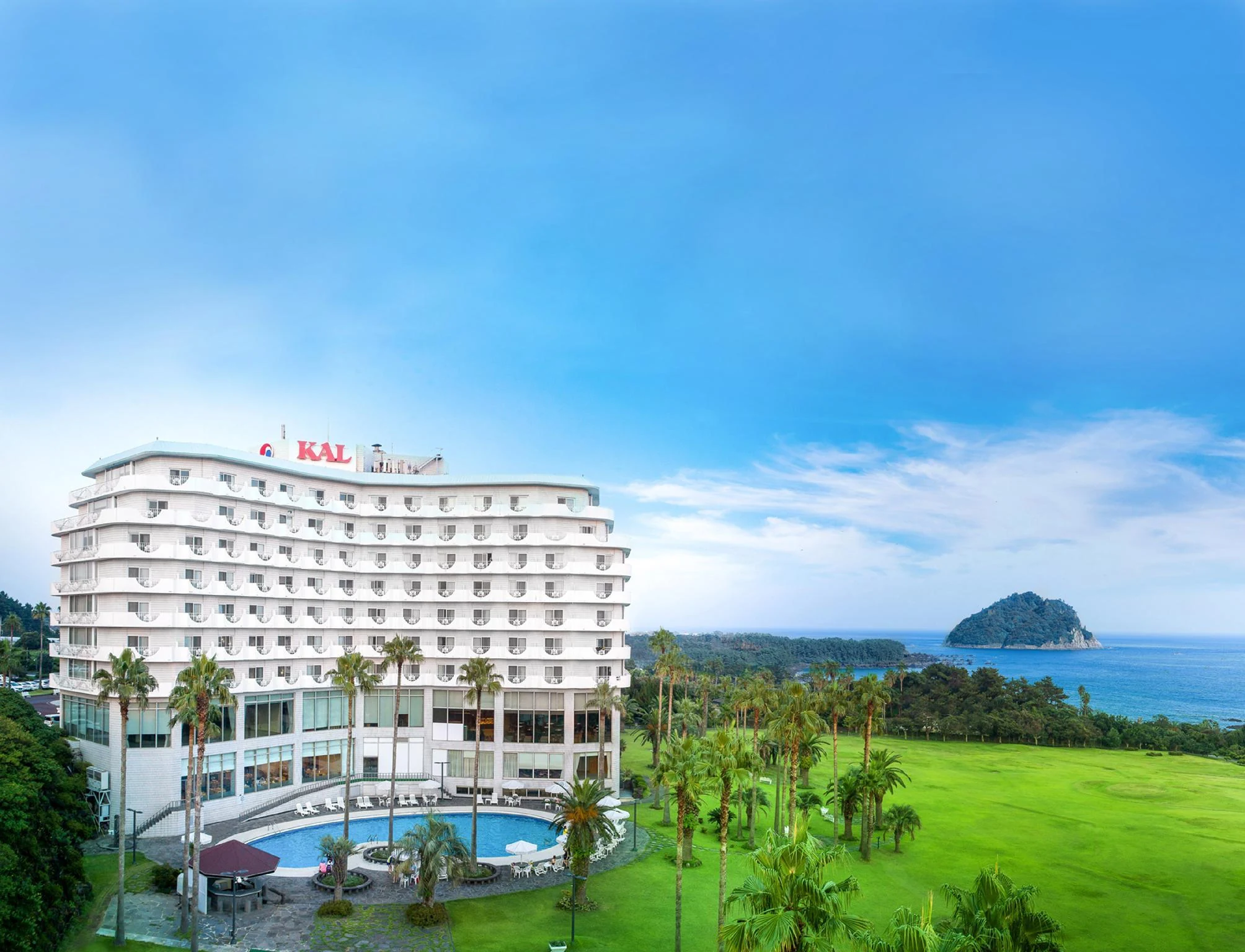 西歸浦 KAL Hotel 面海花園、飯店外觀與戶外泳池真實實景