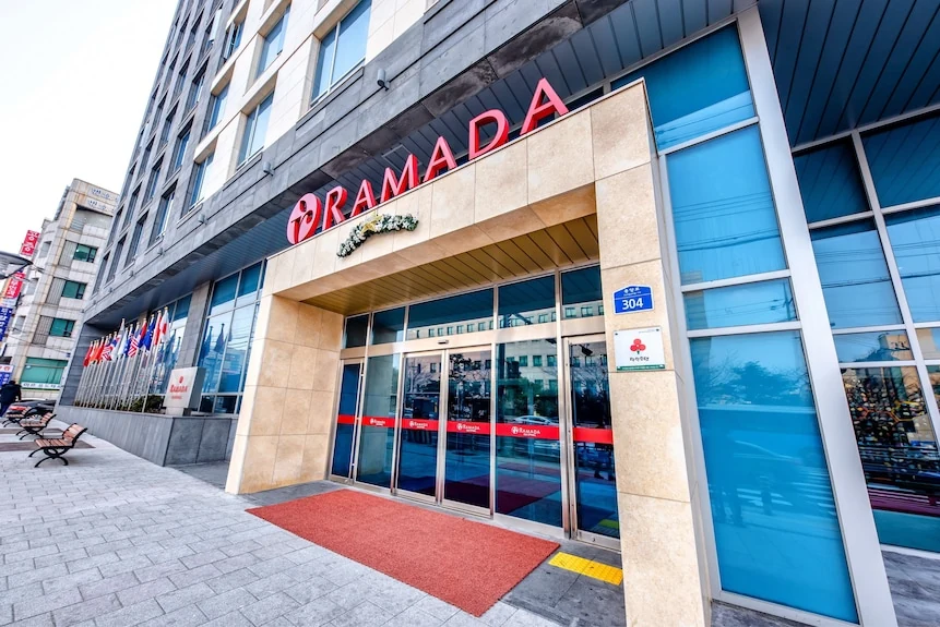 Ramada by Wyndham Jeju City Hall 濟州市中央路304號真實飯店入口外觀