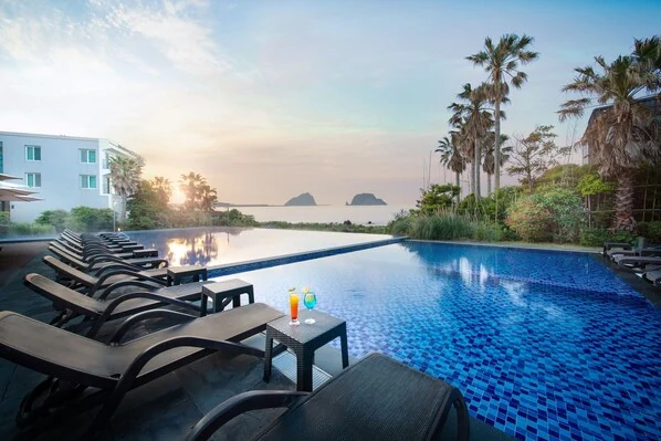 The Grand Sumorum 指定物業頁 Infinity Pool 真實實景