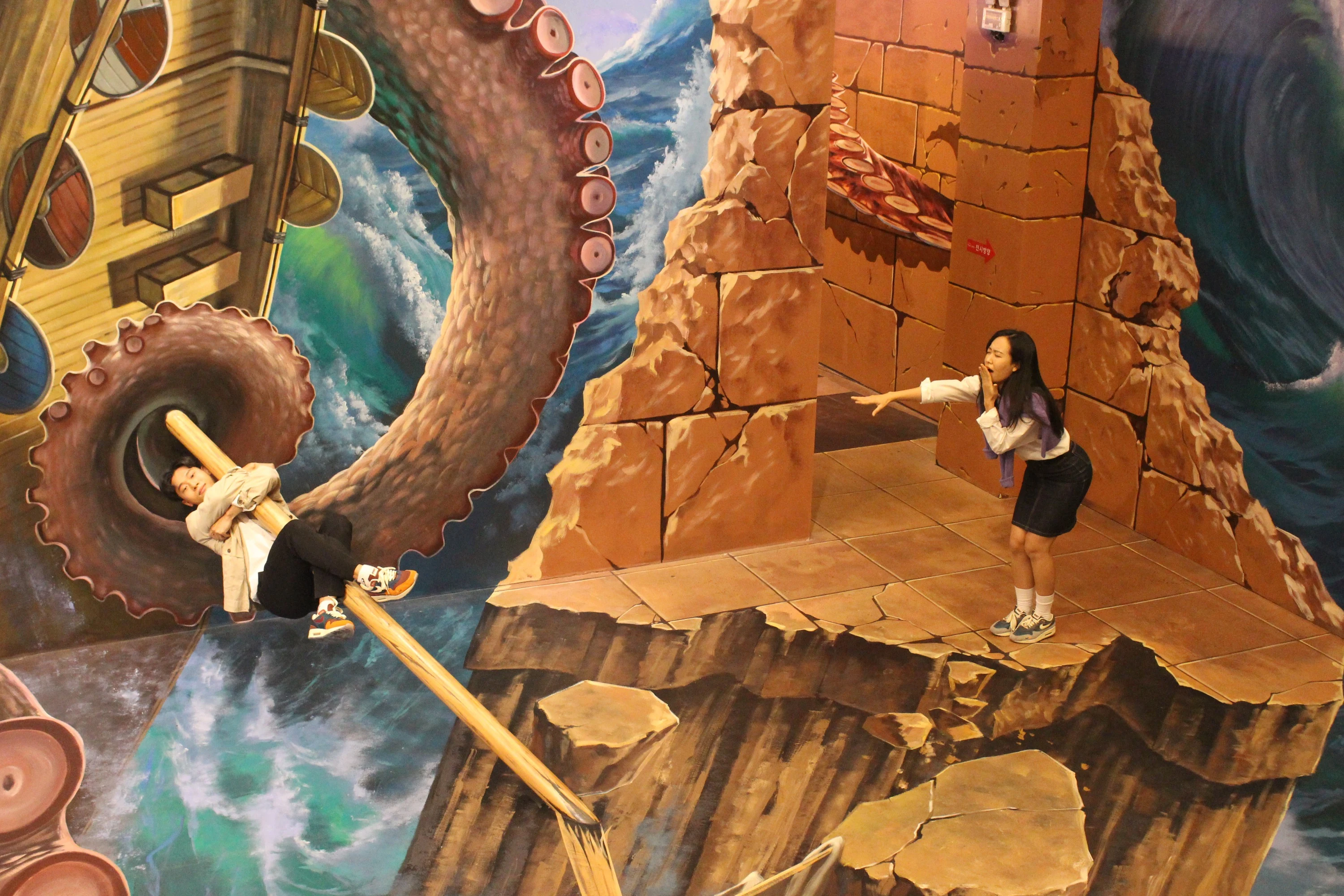 Alive Museum Jeju 巨型章魚觸手與海上場景錯視互動展區