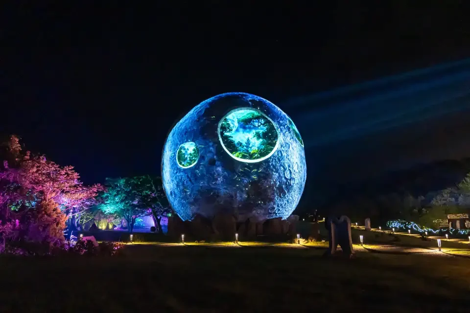 Lunafall Jeju 夜間步道與燈光裝置