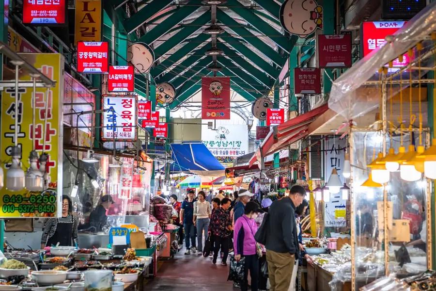 江陵中央市場值得去嗎?先決定要吃、逛還是回程前補給|KRINAVI 文章縮圖