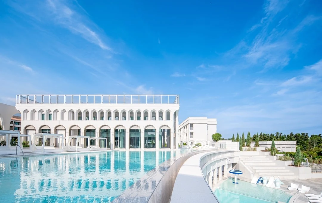The Siena Resort 官方 38 度戶外溫水泳池實景