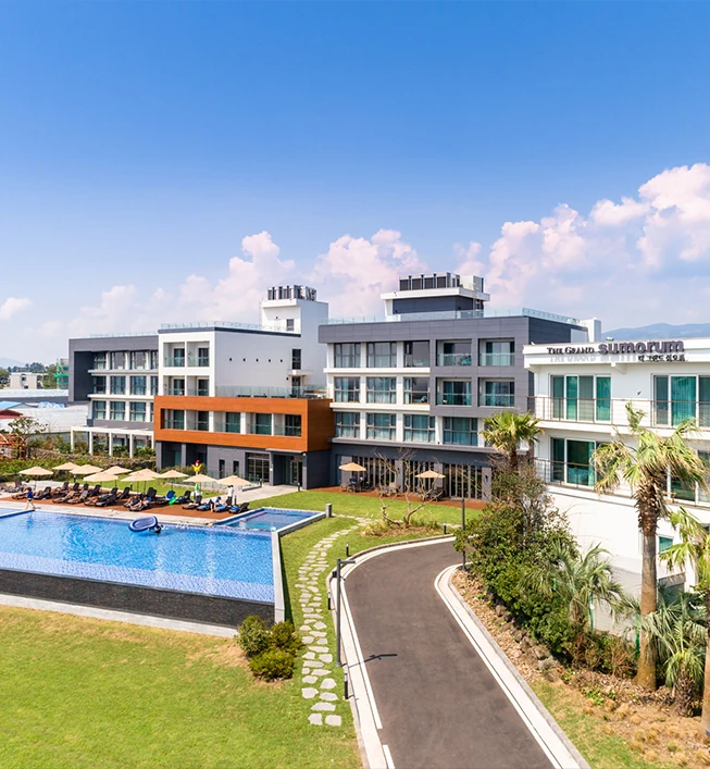 The Grand Sumorum Jeju 真實飯店外觀與海岸泳池實景