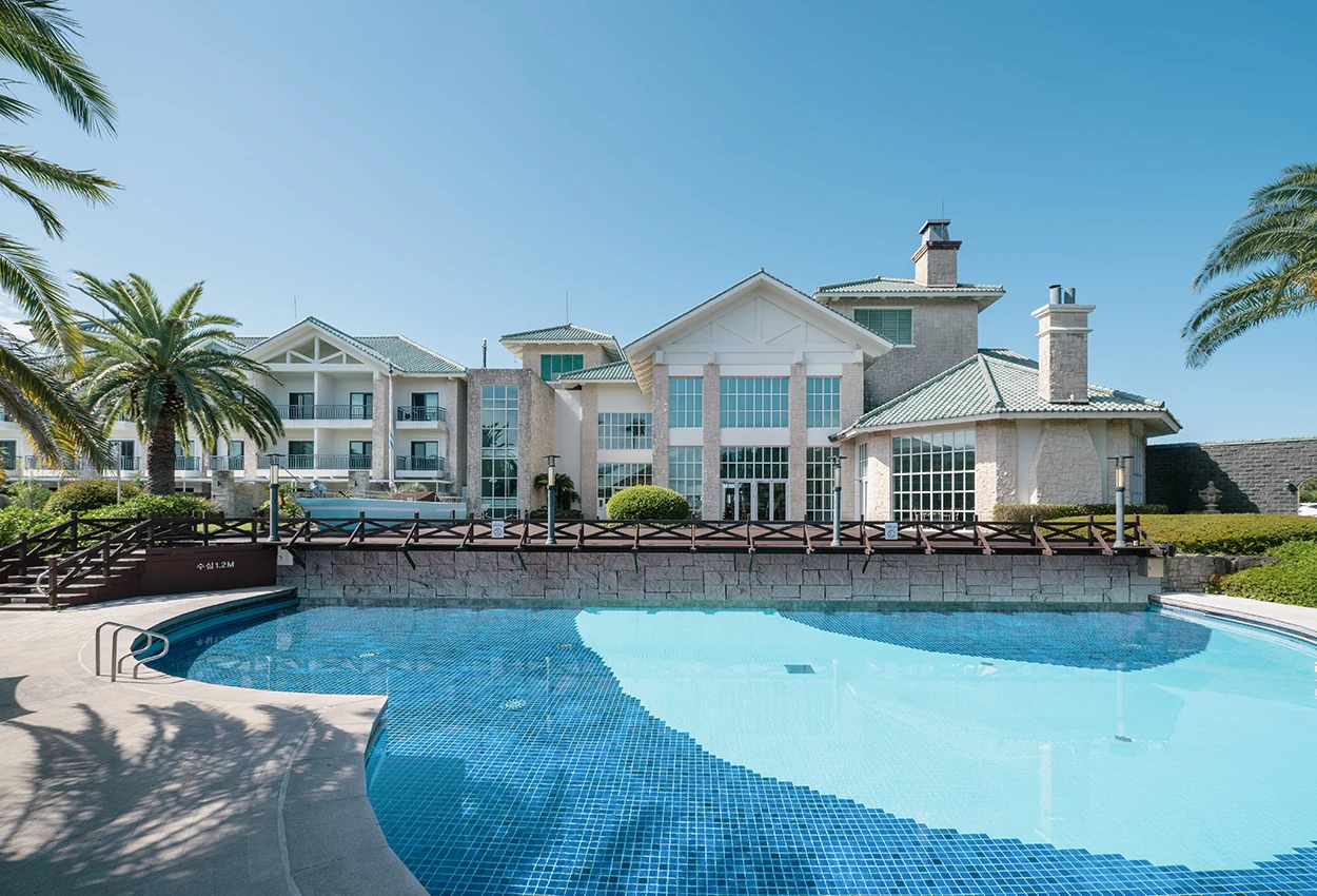 The Suites Hotel Jeju 戶外溫水泳池