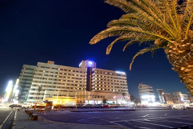Jeju Oriental Hotel & Casino 位於濟州市塔洞海邊的真實飯店外觀
