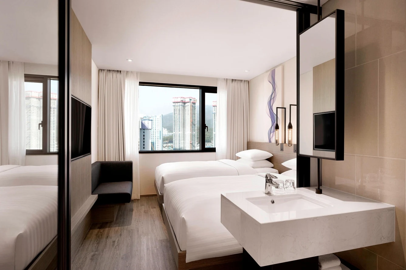 Fairfield by Marriott Busan 官方客房實景與床邊動線